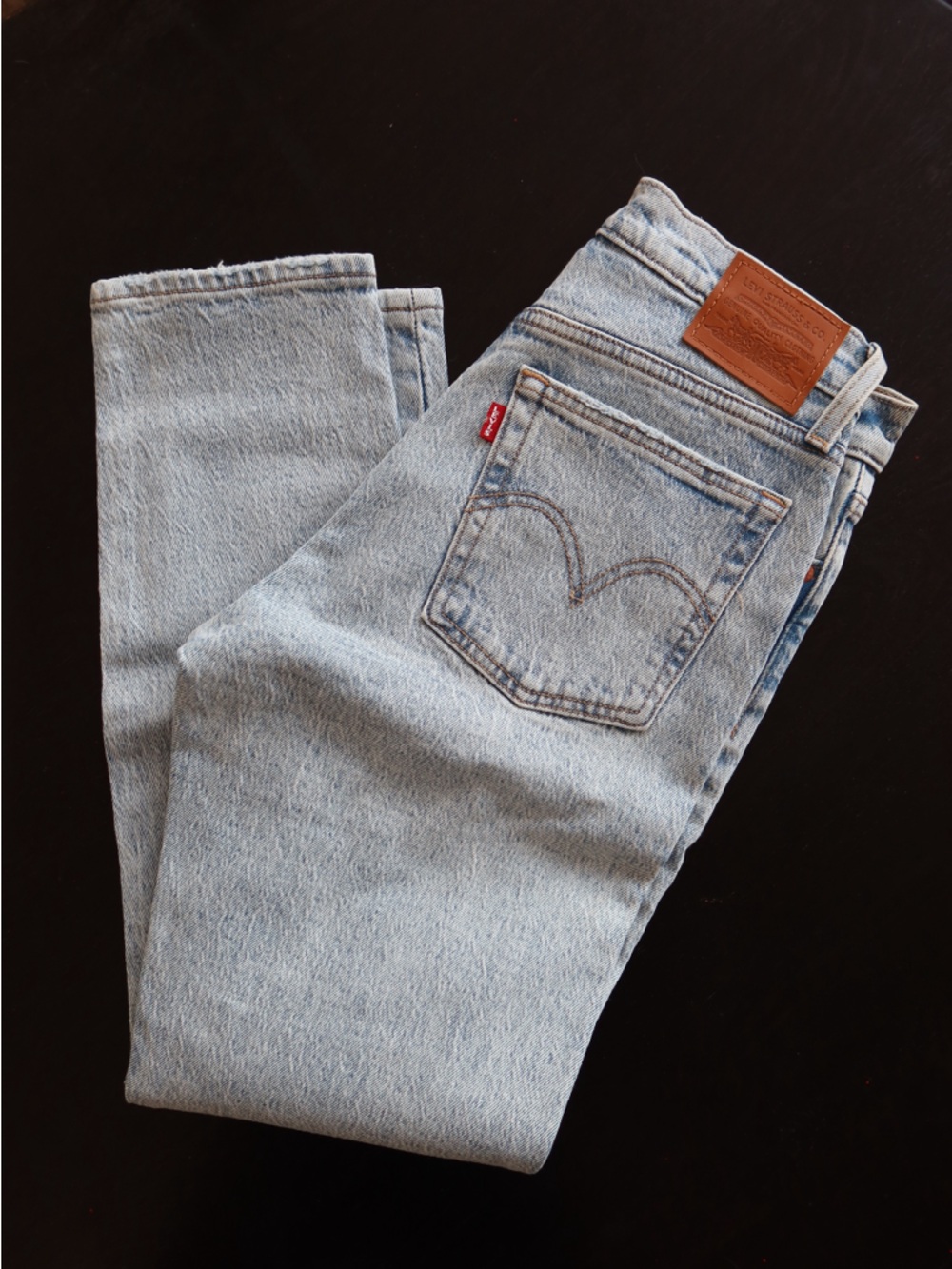 Levi's Light Blue Straight Leg Jeans - Picture 6 of 9